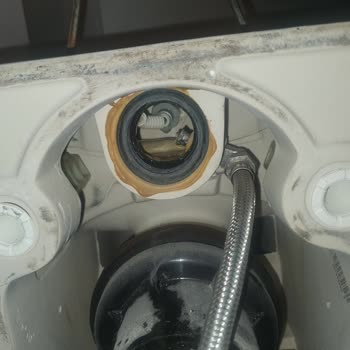 Seramiksan Klozet Hortumu Kendiliğinden Çatladı