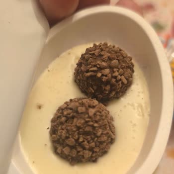 Kinder Sürpriz Joy Çikolatalarında Mantar Benzeri Oluşum Çocukları Sağlık Riskine Sokuyor