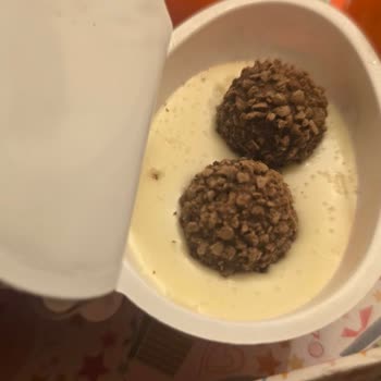 Kinder Sürpriz Joy Çikolatalarında Mantar Benzeri Oluşum Çocukları Sağlık Riskine Sokuyor