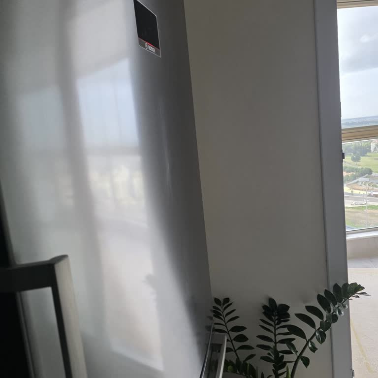 Yeni Bosch Buzdolabında Görünür Darbe İzi Ve Hızlı Değişim Talebi