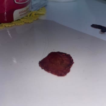 Yemeksepeti Market Kurutulmuş Çilek Paketi İçinde Saç Tespiti