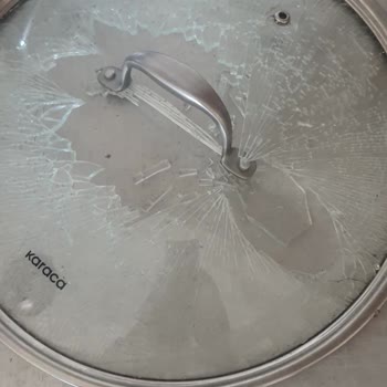 Karaca Züccaciye Tava/Tencere Setinin Cam Kapağı, Dün Yemek Yaparken Aniden Patlayarak Parçalandı!