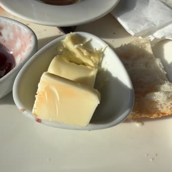 Kırık Tabak Servisi Ve Hijyen Endişesi Görgülü Pastanesi’nde