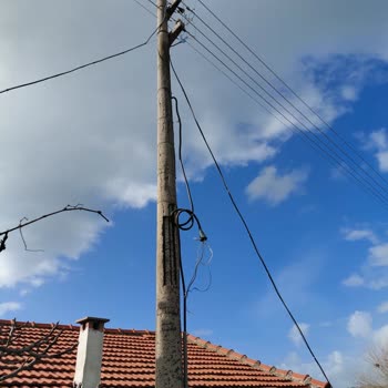 Gdz Elektrik Dağıtım Acil Direk Değişimi Ve Elektrik Tellerinin Güvenli Hale Getirilmesi Talebi