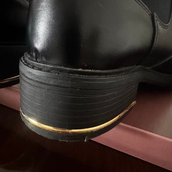 Derimod’un Ayıplı Botu Üzerinde Erime Ve Soyulma, Değişim Talebi Reddedildi