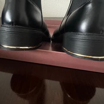 Derimod’un Ayıplı Botu Üzerinde Erime Ve Soyulma, Değişim Talebi Reddedildi