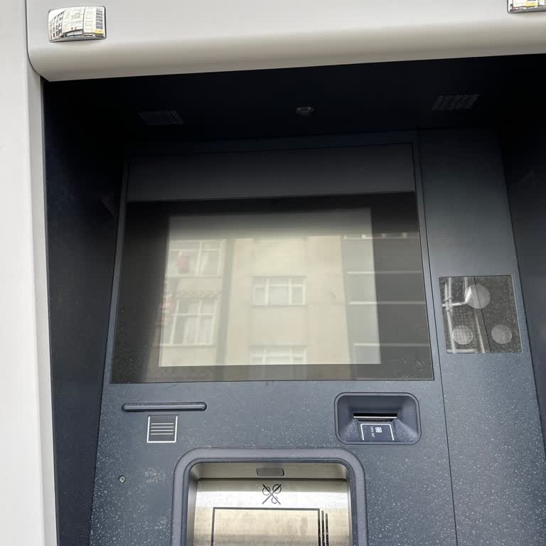 İstanbul Sultangazi'de Akbank ATM'si Aktif Değil, Mahalle Halkı Uzakta Para Çekmek Zorunda