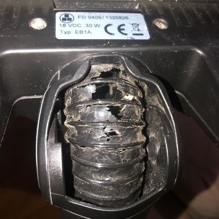 Bosch Süpürge Başlığının Yırtılması Garanti Kapsamında Değerlendirilmeli