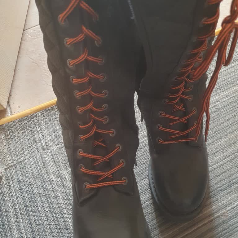 Harley Çizmelerindeki Tasarım Hatası Bileğimi Sakatladı, Mağazadan Çözüm Bekliyorum