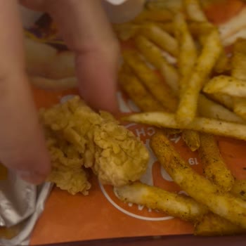 Popeyes XL Menüsünde Kıl Bulunması Hijyen Ve Sağlık Sorunu
