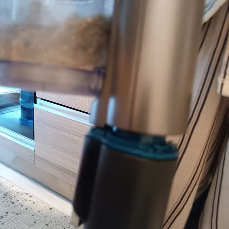 Philips 8000 Dikey Süpürgenin Bağlantı Parçası Kısa Sürede Kırıldı, Garanti Değişim Talebi