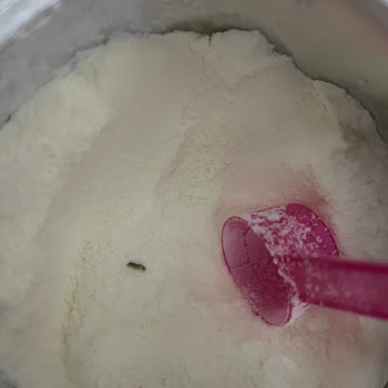 Aptamil Pronutra 1 Mama İçinde Siyah Parçacık Ve Kırmızılık Görüldü, Acil Değişim Talebi