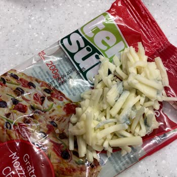 Küflü Mozzarella Peynirinde Sağlık Endişesi Ve İade Talebi