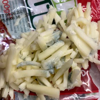 Küflü Mozzarella Peynirinde Sağlık Endişesi Ve İade Talebi