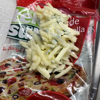 Küflü Mozzarella Peynirinde Sağlık Endişesi Ve İade Talebi