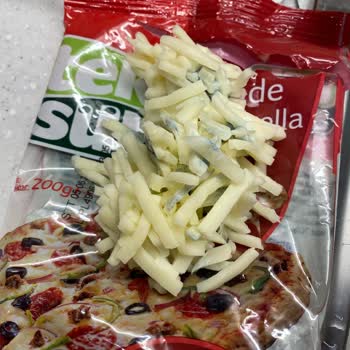 Küflü Mozzarella Peynirinde Sağlık Endişesi Ve İade Talebi