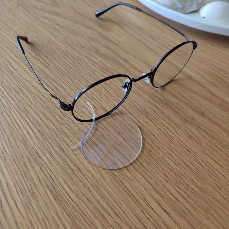 Atasun Optik’te Üretim Hatası Nedeniyle Cam Sürekli Düşen Gözlük Ve Gözlüksüz Kalma Talebi