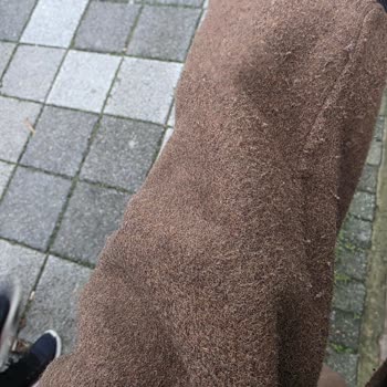 Kayra Giyim Kaban Kısa Sürede Oldukça Özensiz Ve Eski Bir Görünüme Büründü