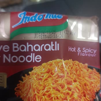 A101 Marketinden Aldığım İndomie Noodle Ürününde Kırmızımsı Lekeler