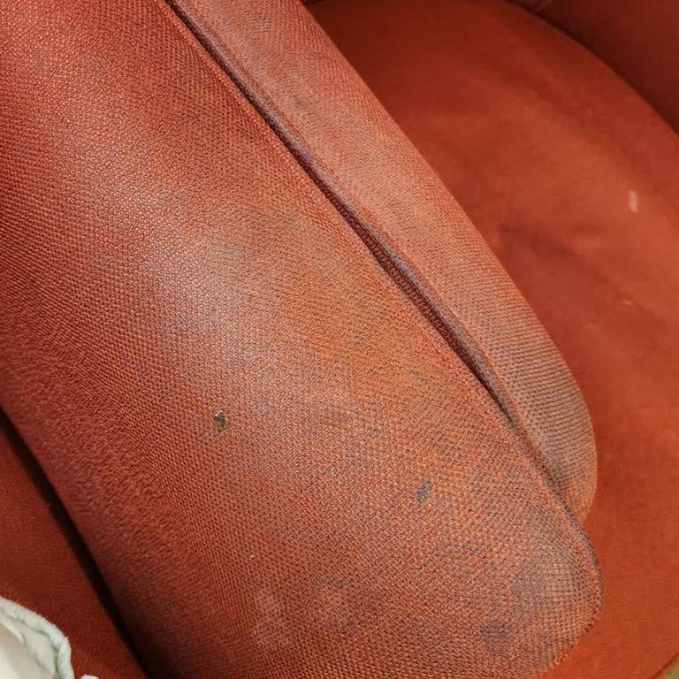 Kahve Dünyası İskenderun Şubesindeki Kirli Ve Eski Koltuklar Hijyen Endişesi