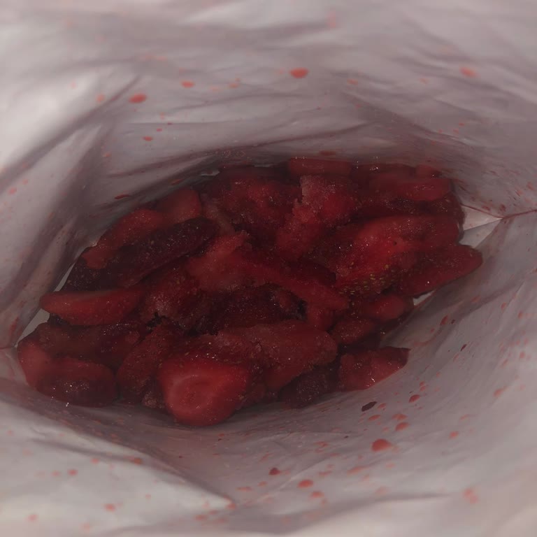 BİM Mağazasından Bozuk Dondurulmuş Çilek Şikayeti