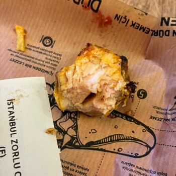 Zorlu Center Şubesindeki Soğuk Ve İyi Pişmemiş Tavuk Dürümde Tekrarlayan Hijyen Sorunu