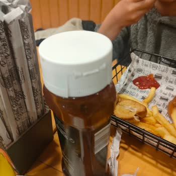 Gıda Güvenliği İhlali: Son Kullanma Tarihi Yaklaşan Hardal Ve Etiketsiz Soslar