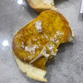 Soğuk Gelen Tavuk Burgerde Kemik Çocuk Dişine Çarptı Ücret İadesi Talebi