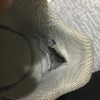 Garanti Kapsamındaki Ayakkabının İç Kısmı Ve Tabanı Yırtıldı, Uzman Değerlendirmesi Reddedildi