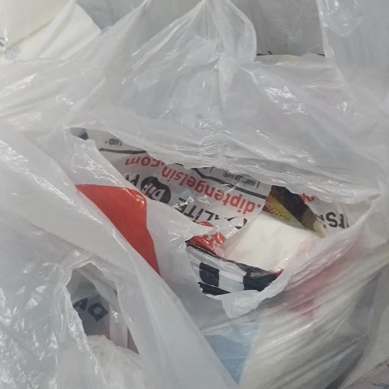 Dayanıksız Poşetler Ve Saygısız Personel