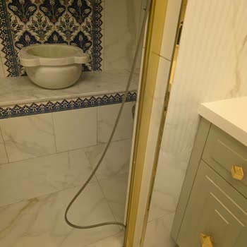 Kabinet Banyo Kapısı Sıfır Olmasına Rağmen Garanti Reddiyle Kullanılamaz