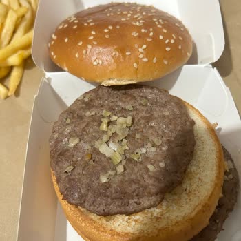 Ekstra Peynir Ücretine Ulaşılamayan Ve Eksik Malzemeli McDonald's Siparişine İade Talebi