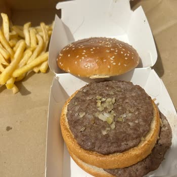 Ekstra Peynir Ücretine Ulaşılamayan Ve Eksik Malzemeli McDonald's Siparişine İade Talebi