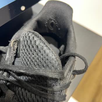 Deichmann Mağazasında Kısa Sürede Deformasyon Gösteren Adidas Ayakkabı İade Talebi