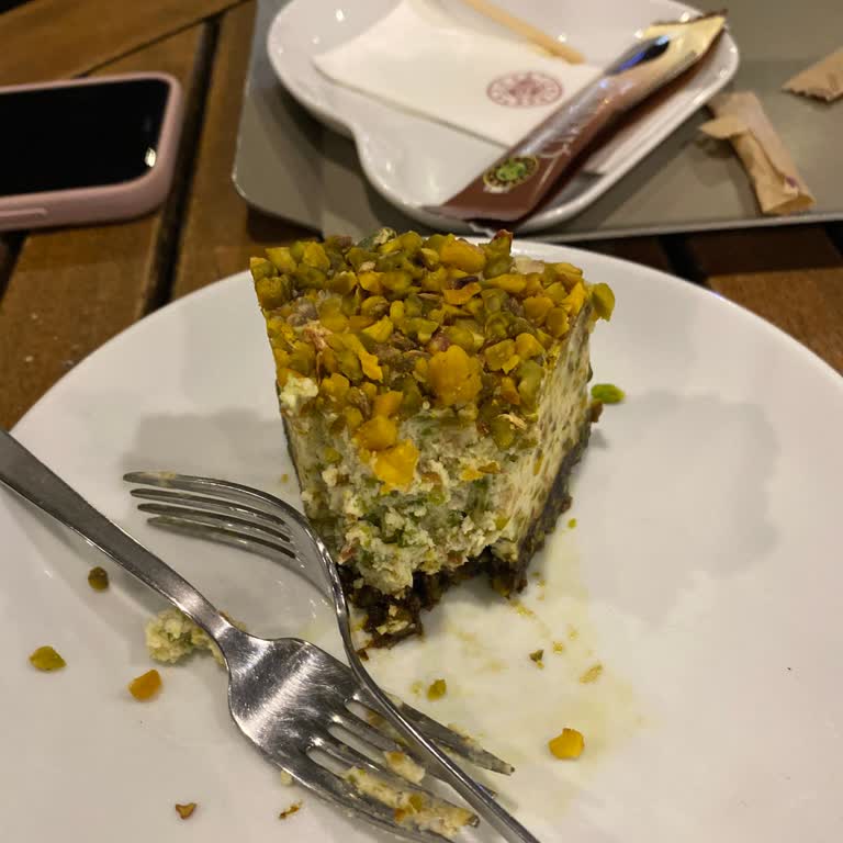 Fethiye Erasta Kahve Dünyası’nda Bayat Cheesecake Şikayeti