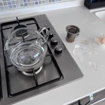 Patlayan Çaydanlıkta Yanık Ve Güvenlik İhlali, Mağaza Parça Satmayı Reddetti