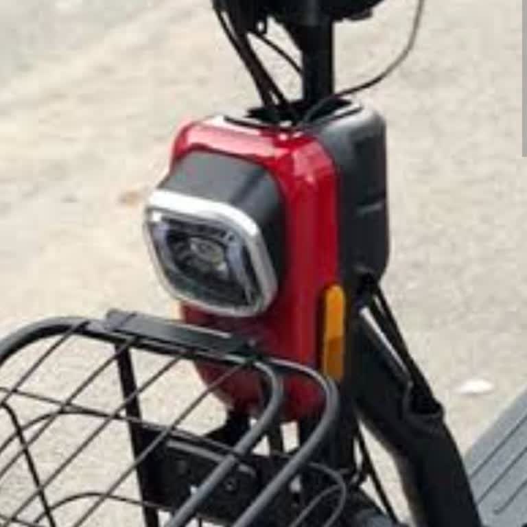 Kırmızı Kaportadaki Batarya Kapağının Çatlakları İçin Yedek Parça Talebi