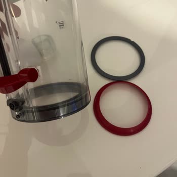 Dyson V15 Süpürge Toz Haznesi Contası Sürekli Çıkıyor, Garanti Kapsamında Ücretsiz Değişim İstiyorum