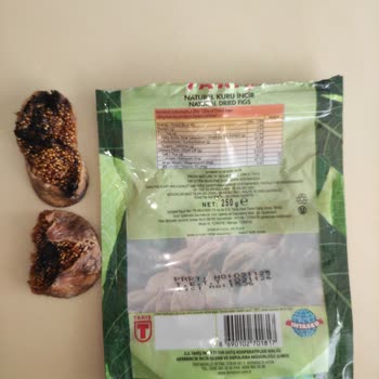 Kuru İncir Paketi Üzerinde Simsiyah Küflenme Gıda Güvenliğini Tehdit Ediyor