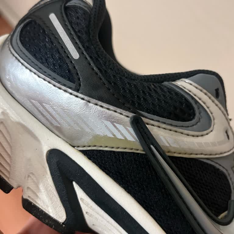 Intersport İstanbul Esenler Mağazasındaki Nike Kadın Ayakkabısının Renk Soyulması Ve Değişim Talebi