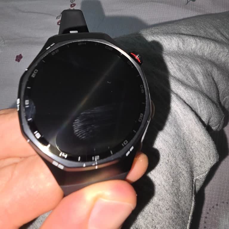 Dayanıklılık Sözü Veren Huawei GT6 Pro’da Hafif Temasla Çizik Oluştu