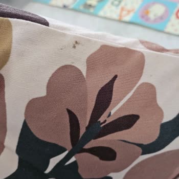 Mudo Home Lily Flowers Kırlentinde Lekeler Ve Değişim Reddi