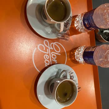 Sur Yapı Gloria Jean’s Şubesinde Yetersiz Kahve Doldurulması, Kaba Personel Ve Hijyen Endişesi