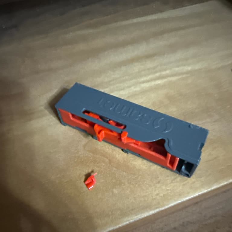 Ray sistemindeki plastik parça arızası ve yedek parça talebi