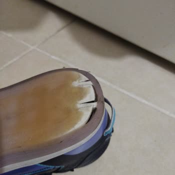 Kinetix Çocuk Ayakkabısında Üretim Hatası: Topuk Açıldı