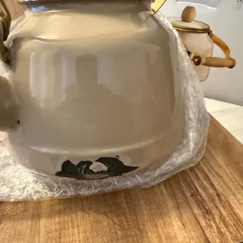 Emaye Sökülmüş Çaydanlık İadesi Ve Mağaza Çalışanlarının Suçlayıcı Tutumu