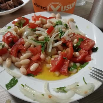 Aşırı Büyük Soğan Ve Yanıltıcı Salata İçeriği