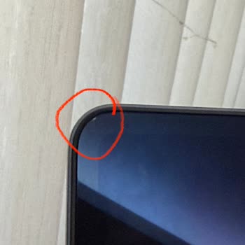 Apple Authorized Services Contradict Each Other Over MacBook Air Screen Defect