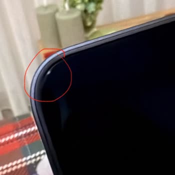 Apple Authorized Services Contradict Each Other Over MacBook Air Screen Defect