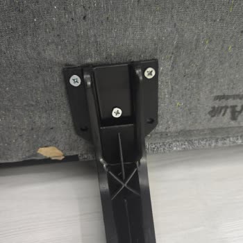 Kurulum Hatası Üçlü Koltuk Ayağını Kırdı, Servis Aylarca Gelmedi